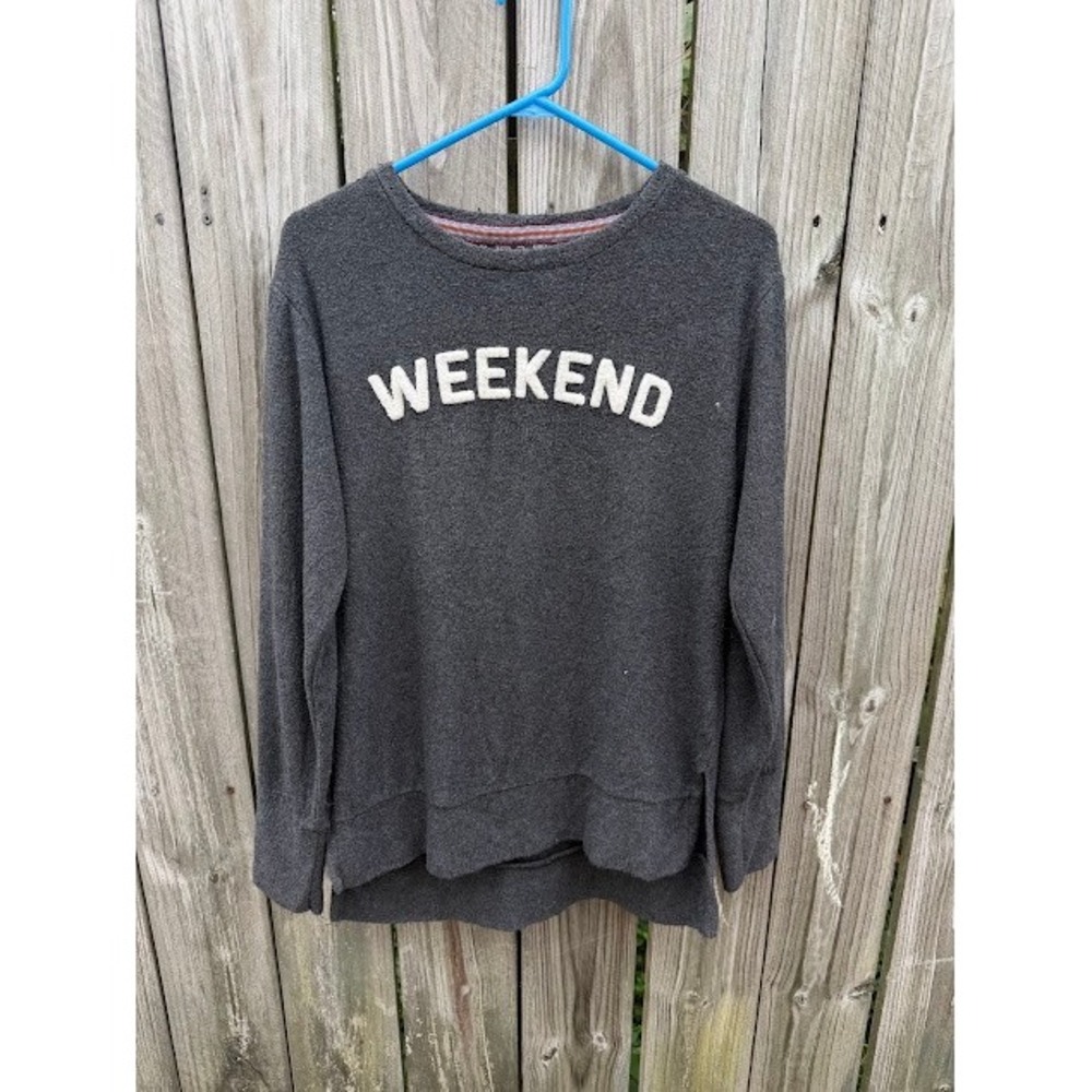 Cozycore Royce Brand Weekend Graphic Sweater Medium Gray High Low Pullover